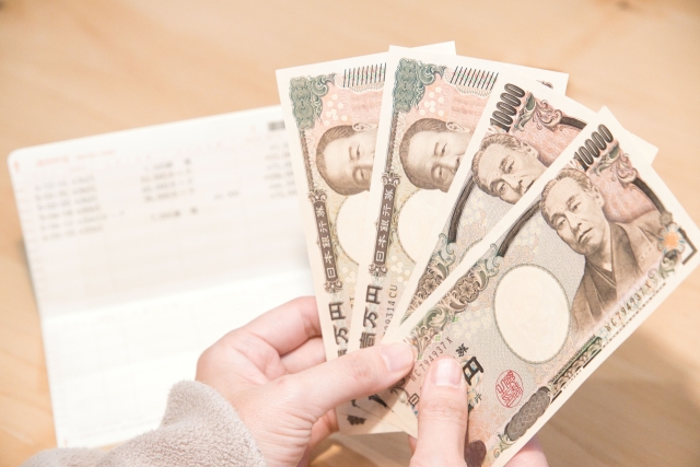 中学生の塾月謝の平均は月2万〜4万円